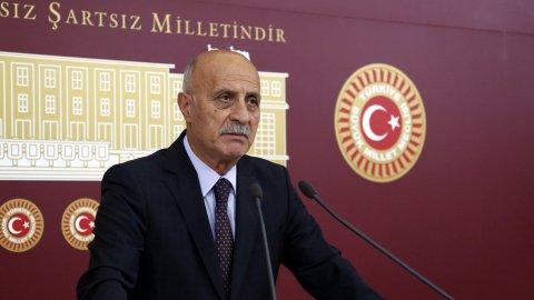 CHP'li Ali Keven: Milli Eğitim Müdürü mü yoksa siyasi parti yöneticisi mi?