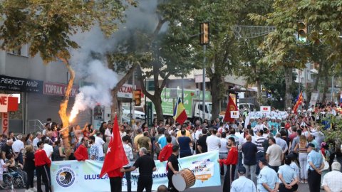 Kartal Belediyesi'nin Uluslararası Halk Oyunları Festivali'ne renkli açılış