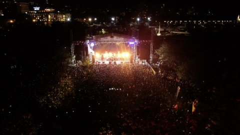 Kadıköy Belediyesi'nin 30 Ağustos Zafer Bayramı'nda Duman konserinden kareler