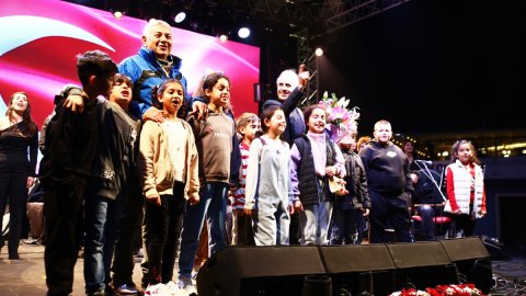 Sarıyer Belediyesi'nin Ender Balkır ve Nurettin Rençber'in katıldığı Aşık Veysel'i anma konserinden kareler