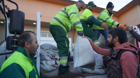 Sarıyer Belediyesi'nin çiftçiye gübre dağıtım töreninden kareler