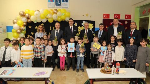 Kartal Belediye Başkanı Gökhan Yüksel öğrencilerin karne heyecanına ortak oldu