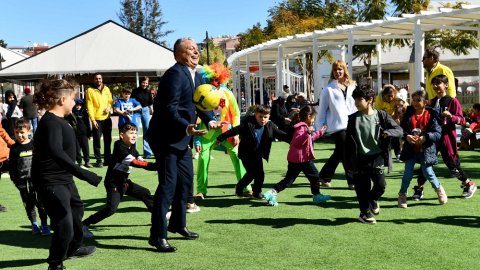 Depremzede çocukların yüzü günler sonra Muratpaşa'da güldü