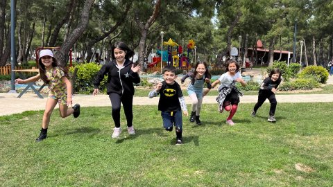 Konyaaltı Belediyesi'nin depremzede çocuklara moral etkinliğinden kareler