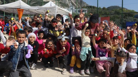 Kartal Belediyesi'nin Hataylı depremzede çocuklar için düzenlediği 'Çocuk Şenliği'nden kareler