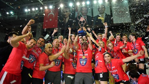 Konyaaltı Belediyesi SK Kadın Hentbol Takımı EHF Avrupa Kupası'nı kazandı