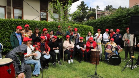 Sarıyer Belediyesi'nin Engelli Çocuk ve Ailelerine Destek Merkezi'nde ortak 'Red Day' etkinliğinden kareler