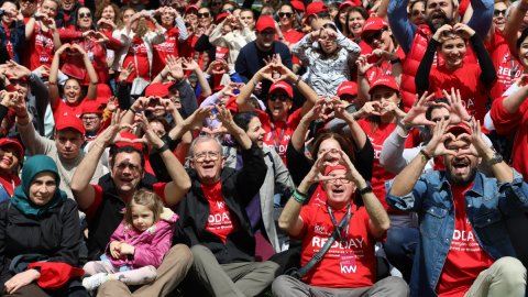 Sarıyer Belediyesi'nin Engelli Çocuk ve Ailelerine Destek Merkezi'nde ortak 'Red Day' etkinliği