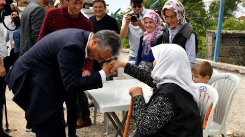 Muratpaşa Belediye Başkanı Ümit Uysal'ın Kırcami'de seçim çalışmasından kareler