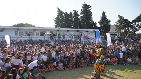 Çeşme Belediyespor Yaz Spor Okulları büyük bir coşkuyla açıldı