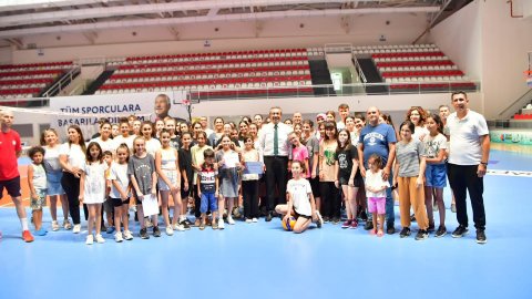 Çukurova Belediye Başkanı Soner Çetin'den minik sporculara tavsiyeler