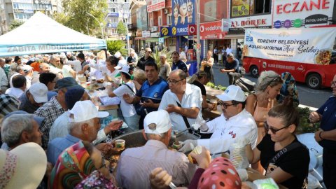 Edremit Belediyesi'nin 15 bin kişiye aşure ikramından kareler