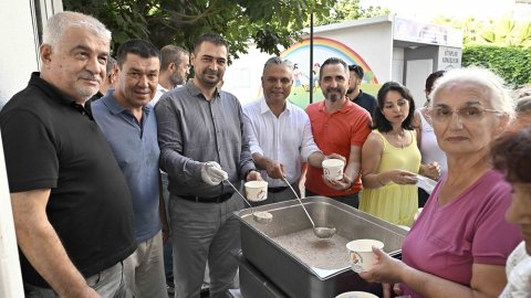 Muratpaşa Belediyesi'nden Engelsiz Kafe’de aşure ikramı