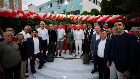 Kartal Belediyesi 'Naim Süleymanoğlu'nun adını Kartal'da ölümsüzleştirdi