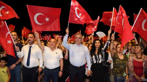 Konyaaltı Belediyesi'nin 30 Ağustos'ta etkinliğinde Candan Erçetin konserinden kareler