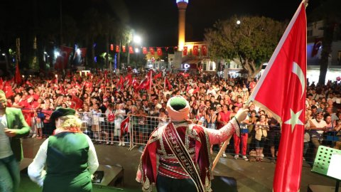 Bodrum Belediyesi'nin 30 Ağustos etkinlikleri Uğur Aslan konserinden kareler