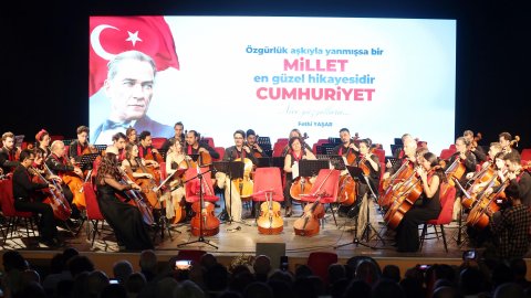 Yenimahalle Belediyesi'nden Cumhuriyet’in 100. yılında Cumhuriyet Defilesi'nden kareler