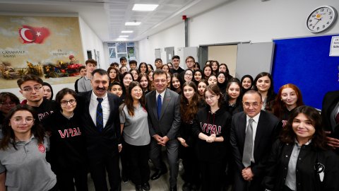 Ekrem İmamoğlu'nun Gaziosmanpaşa'da Vefa Poyraz Anadolu Lisesi’ni ziyaretinden kareler