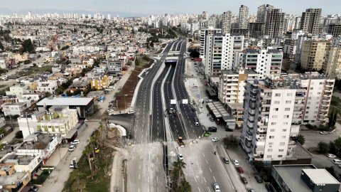 Adana Büyükşehir Belediyesi'nin tamamladığı Türkmenbaşı Alt Geçidi trafiğe açıldı