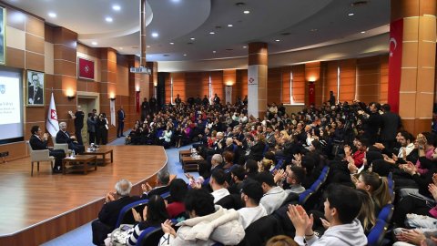 Mansur Yavaş Başkent Üniversitesi'nde gençlerle buluştu