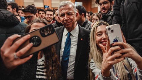 Mansur Yavaş'ın Atılım Üniversitesi'nde öğrencilerle buluşmasından kareler