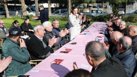 Efes Selçuk Belediye Başkanı Filiz Ceritoğlu Sengel muhtarlarla buluştu
