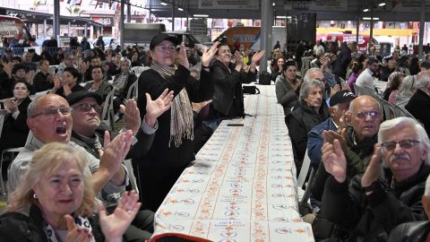 Ümit Uysal'ın Şirinyalı Mahallesi’nde komşu buluşmasından kareler