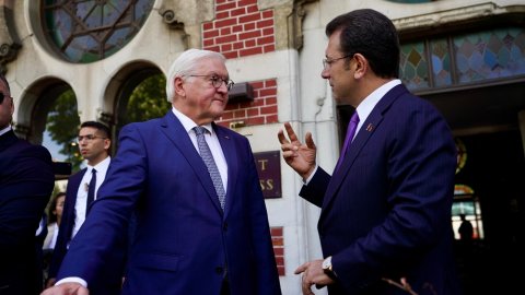 Ekrem İmamoğlu, Almanya Cumhurbaşkanı Steinmeier'ı iş göçünün başladığı noktada karşıladı