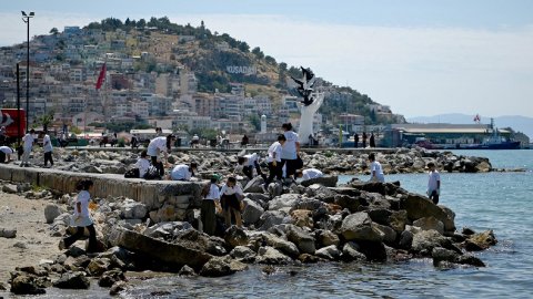 Kuşadası Belediyesi'nden çevre temizliği farkındalığı