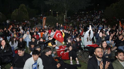 Beşiktaş Belediyesi'nin Gençlik Festivali'nde Sena Şener konserinden kareler