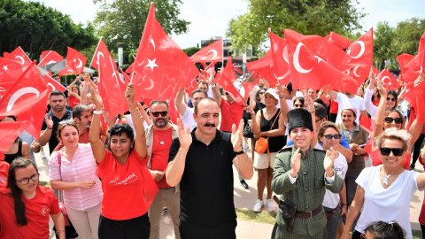 Konyaaltı Belediyesi’nin 19 Mayıs etkinliğinde 'flash mob' şaşırttı