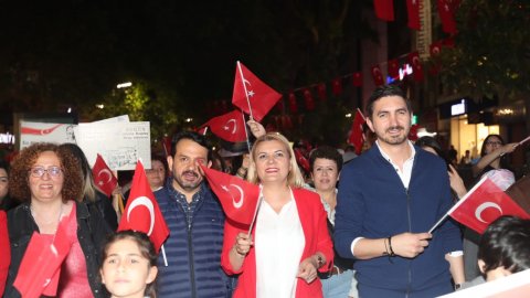 İzmit Belediyesi'nin 19 Mayıs kortejinden kareler