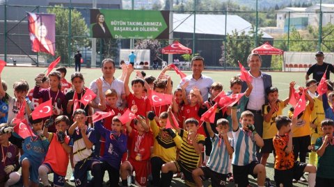 İzmitli Minikler Pişmaniye Cup Futbol Turnuvasında kıyasıya mücadele etti