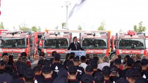 Ekrem İmamoğlu İstanbul İtfaiyesi'nin yeni araçlarını tanıttı: 2.300 kişilik personel alımı engellenmektedir