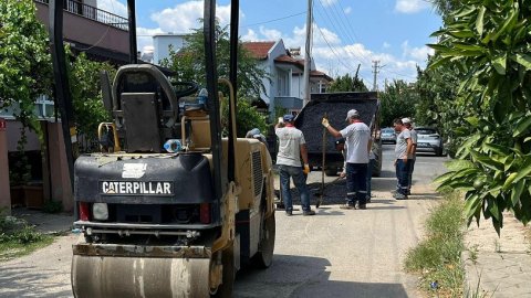 Burhaniye Belediyesi'nin yol çalışmaları devam ediyor 