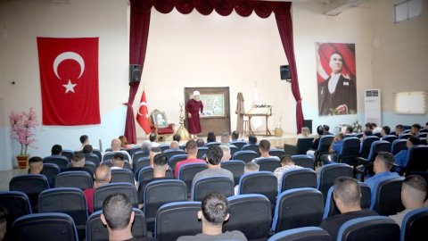 Mersin Büyükşehir Belediyesi Şehir Tiyatrosu Tarsus Cezaevi'nde sahne aldı