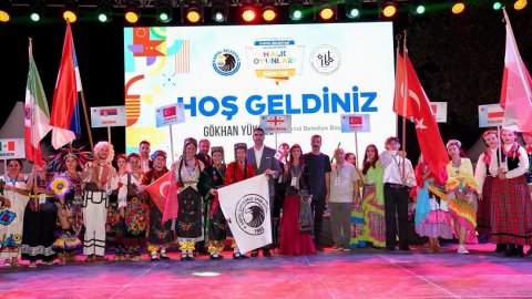 Kartal Belediyesi'nin 3. Uluslararası Halk Oyunları Festivali başladı