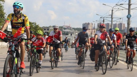 İzmit Belediyesi'nden 30 Ağustos'ta İzmit sokaklarında coşkulu bisiklet korteji