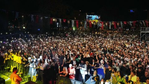 Beşiktaş Belediyesi'nin 1 Eylül Dünya Barış Günü'nde Selda Bağcan konserinden kareler