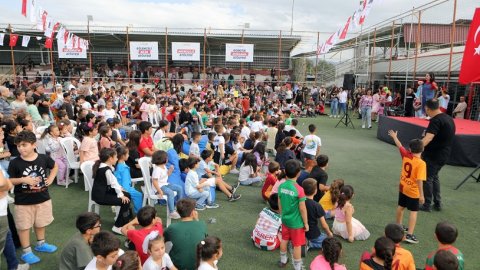 Bayraklı Belediyesi'nin mahalle şenliğinden kareler 