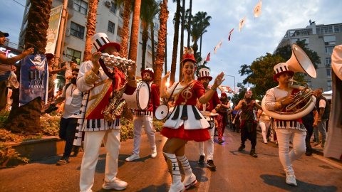 Muratpaşa Belediyesi’nin Kaleiçi Old Town Festivali’nin geleneksel korteji 18 Ekim’de