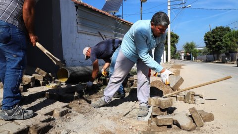 Menderes Belediyesi'nden Karakuyu Mahallesi’nde yağmur suyu kanalı çalışması