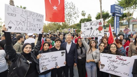 Mersin'de 29 Ekim Cumhuriyet Bayramı'nda Bayrak Yürüyüşü'nden kareler