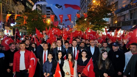 Beşiktaş, Beyoğlu ve Şişli'den binlerce kişi Cumhuriyet için yürüdü