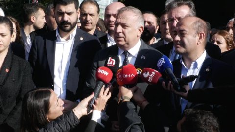 CHP'li Gökan Zeybek ve Özgür Karabat'tan adliye önünde Ahmet Özer açıklaması