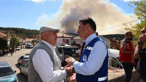 Ahmet Aras'tan yangından etkilenen vatandaşlara ziyaret: Yaraları birlikte saracağız