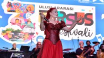 Mersin Büyükşehir Belediyesi'nin 3. Uluslararası Tarsus Festivali'nde Candan Erçetin konserinden kareler