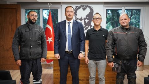 Moto kuryelerden Bornova Belediye Başkanı Ömer Eşki’ye teşekkür ziyareti