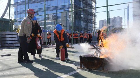 Kartal Belediyesi'nden kreş öğretmenlerine afet eğitimi