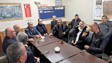 İzmit Belediye Başkanı Fatma Kaplan Hürriyet, Sultan Ahmet Camii cemaatiyle buluştu